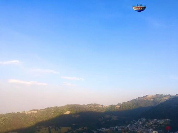 jabonisimo's tweet photo. Gracias a la baja contaminación del aire se puede ver en el cielo el templo de Kamisama. https://t.co/Etj2DhihO8