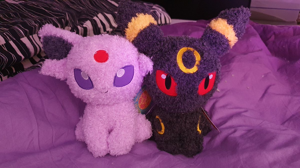 nyancore's tweet photo. Mein Ostergeschenk an meinen Mann und mich 🥰 er hat es einfach toll zufinden^^
#CoupleGoals #nerds4ever  #pokemon https://t.co/8f2VEpAjWB