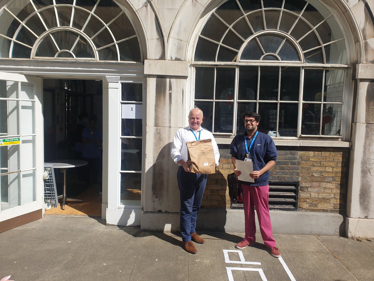 SarahMorganNHS's tweet image. Delighted our @GSTTnhs CEO @icabbs &amp;amp; our clinical &amp;amp; operational leads opened our emergency supplies #wellbeing market at the Guy's site today.

Thankyou to our partners @KingsCollegeLon for the loan of The Shed.  Come &amp;amp; see us 7.30am - 9am &amp;amp; 12pm - 2pm

Also thanks to @CJSPlants