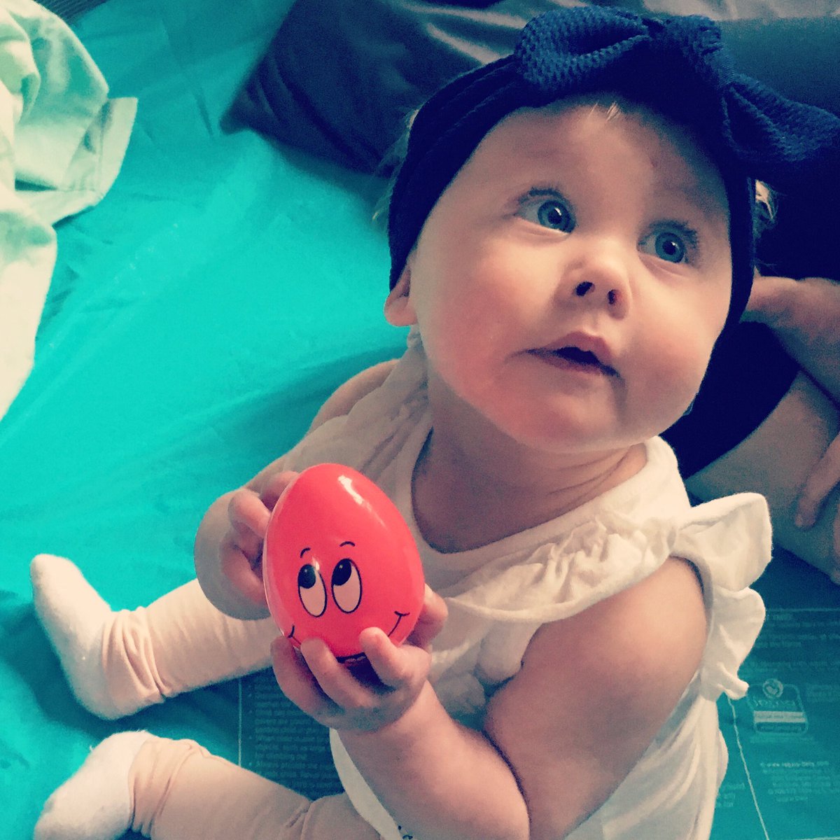 bcarroll707's tweet photo. This little girl is a constant reminder that everything is going to be okay ... go with the flow...and breathe. #simplejoys https://t.co/J8yhcgqrHS