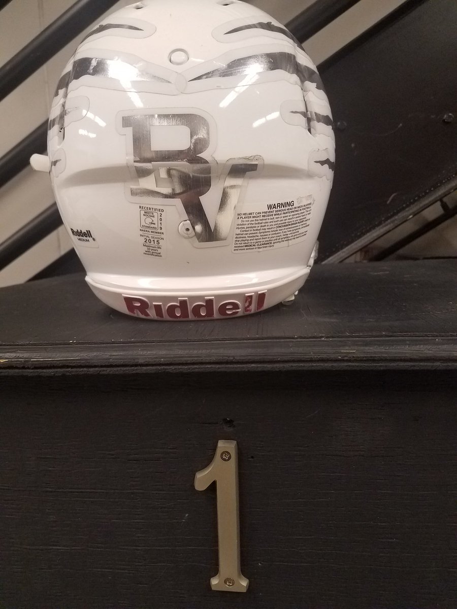 mchristensenbv's tweet image. @bvhsfootball helmet pictured atop the winners stand already #BVwhite #bvfootball #WeAreBV

Lynx Football: retweet for us to let them know who's the swaggiest! #helmetgame @ThomasSchol10 @ColeSylli @SylliaasenTim @Alex_Wickersham @WickershamScott @reinschmidt12 @frantzen_11