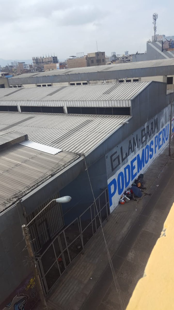 AndreisHA_'s tweet photo. @noticiAmerica Por favor ayudennos, hay indigentes en la cuadra 11 de Jiron Canta del distrito La Victoria, ellos fuman droga, hacen sus necesidades en nuestra cuadra, escupen, estornudan e incluso tienen relaciones sexuales.
Ya nos quejamos con @muni_lavictoria pero nada https://t.co/DsJr4oNzwS