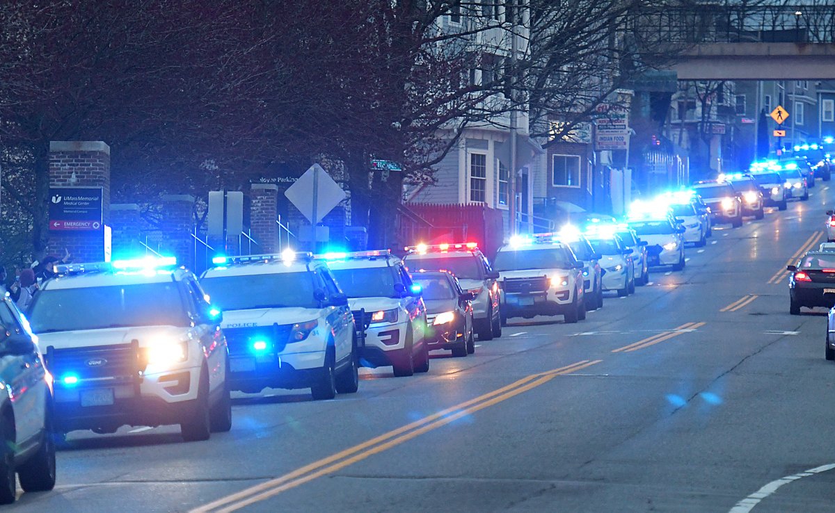 #Nurses gather to watch #Parade honoring <a href="/TweetWorcester/">City of Worcester</a> hospital health care workers at <a href="/UMass/">University of Massachusetts</a> Medical Centers and St. #Vincent's Hospitals <a href="/telegramdotcom/">telegramdotcom</a> #CoronavirusUSA
