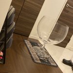 あらオシャレなワイングラス…と思ったら!？そのサイズがおかしかったw