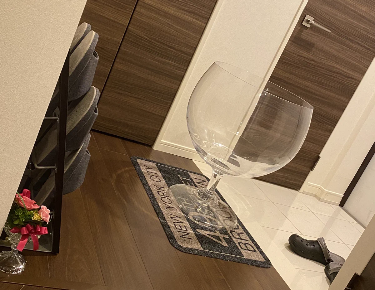 あらオシャレなワイングラス…と思ったら！？そのサイズがおかしかったww