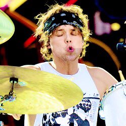 Idk bout y’all but im only here for Ashton’s drumming face. a thread;