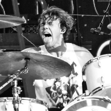 Idk bout y’all but im only here for Ashton’s drumming face. a thread;