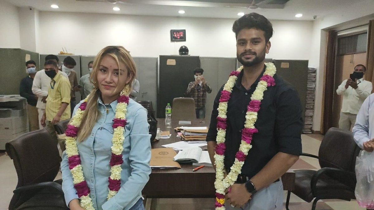 ANI's tweet photo. Haryana: Niranjan Kashyap from Rohtak married Dana, a Mexican national on April 13 under the Special Marriage Act amid #CoronavirusLockdown. Niranjan says, "We met through a language learning app. Dana&amp;her mother came to India on 11th February for the wedding." https://t.co/Q9QKjMsDTH