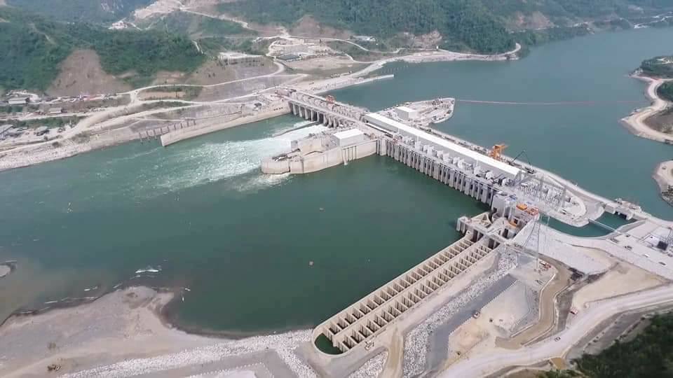 (9) นอกจากในจีนแล้ว  #เขื่อนโขง ตอนล่าง เวลานี้ที่ก่อสร้างแล้วเสร็จและผลิตไฟฟ้าแล้ว 2 เขื่อน คือเขื่อนดอนสะโฮง Don Sahong dam และ  #เขื่อนไซยะบุรี Xayaburi dam ทำสัญญาขายไฟฟ้าให้ไทย/กฟผ. 31 ปี