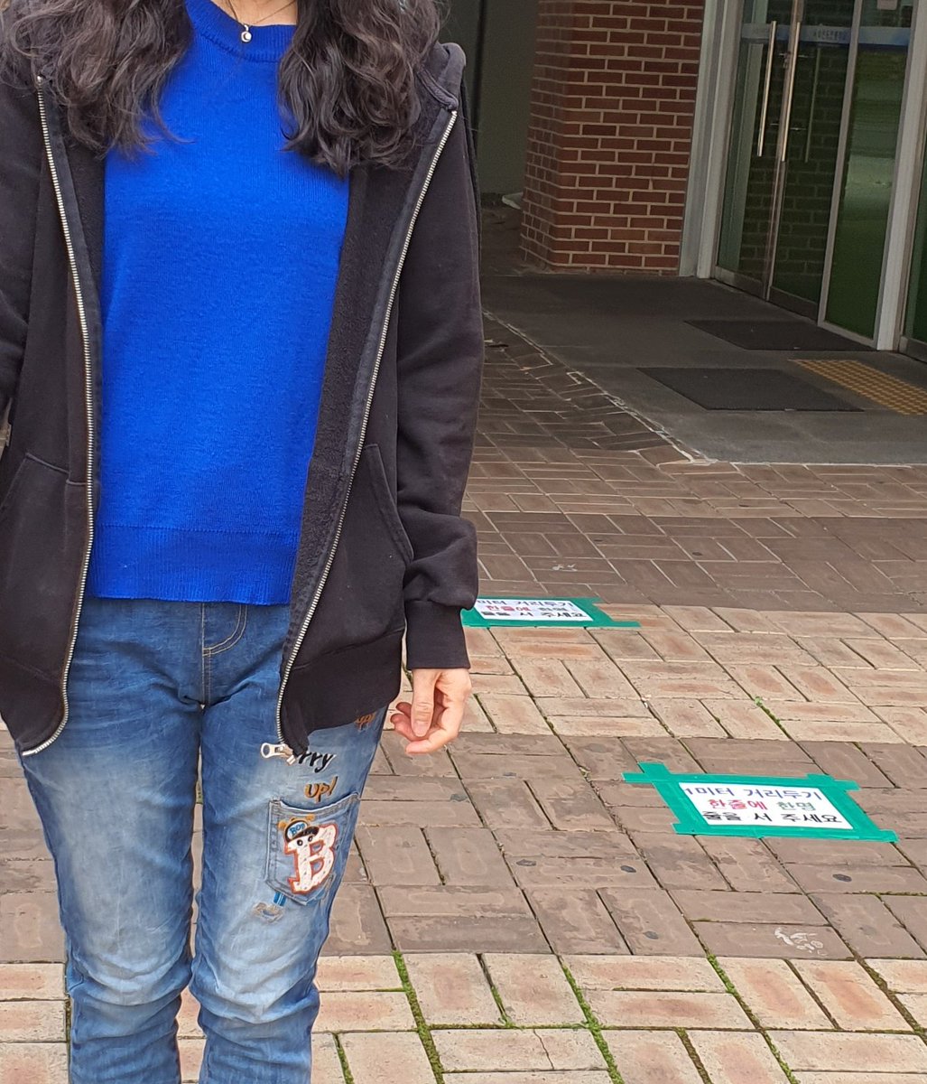 사전투표하고, 투표소에서 어슬렁 거리는   사람이 있다고 하데요~~😁💙