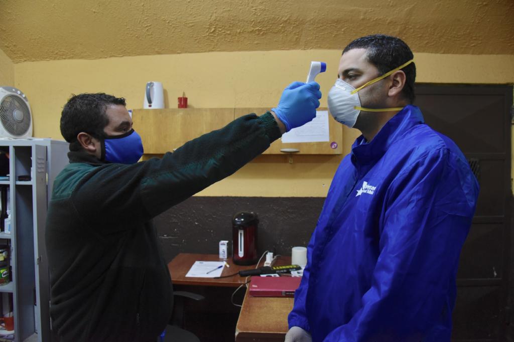 DPP_CL's tweet photo. Profesionales de las Defensorías Regionales Metropolitanas Norte y Sur, encabezados por los jefes de Estudios Octavio Sufán y Mario Palma participaron en el operativo "Defensoría te cuida ante la pandemia" junto a la @SeremiSaludRM en la cárcel #Colina2 #COVID2019chile https://t.co/URJv9wl1qq
