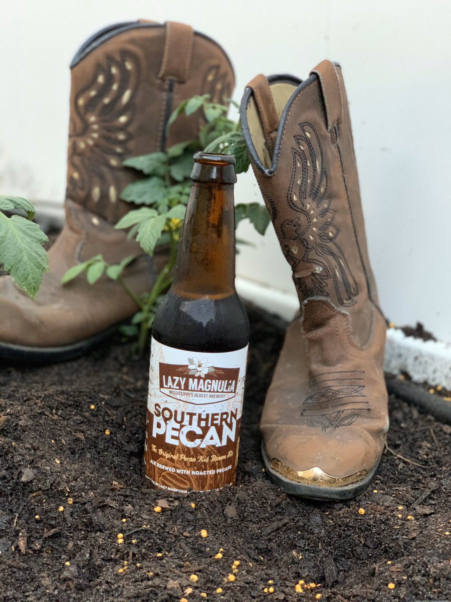 DrinkTheView's tweet photo. Drink in the View of a little spring time planting and my favorite beer from Mississippi’s Oldest Brewery @LazyMagnolia (Southern Pecan Brew). Taste the Southland right in your own backyard!
#lazymagnolia #southernpecan #roots #bornandbred #madeinamerica #drinklocal https://t.co/IluhpRzXa8