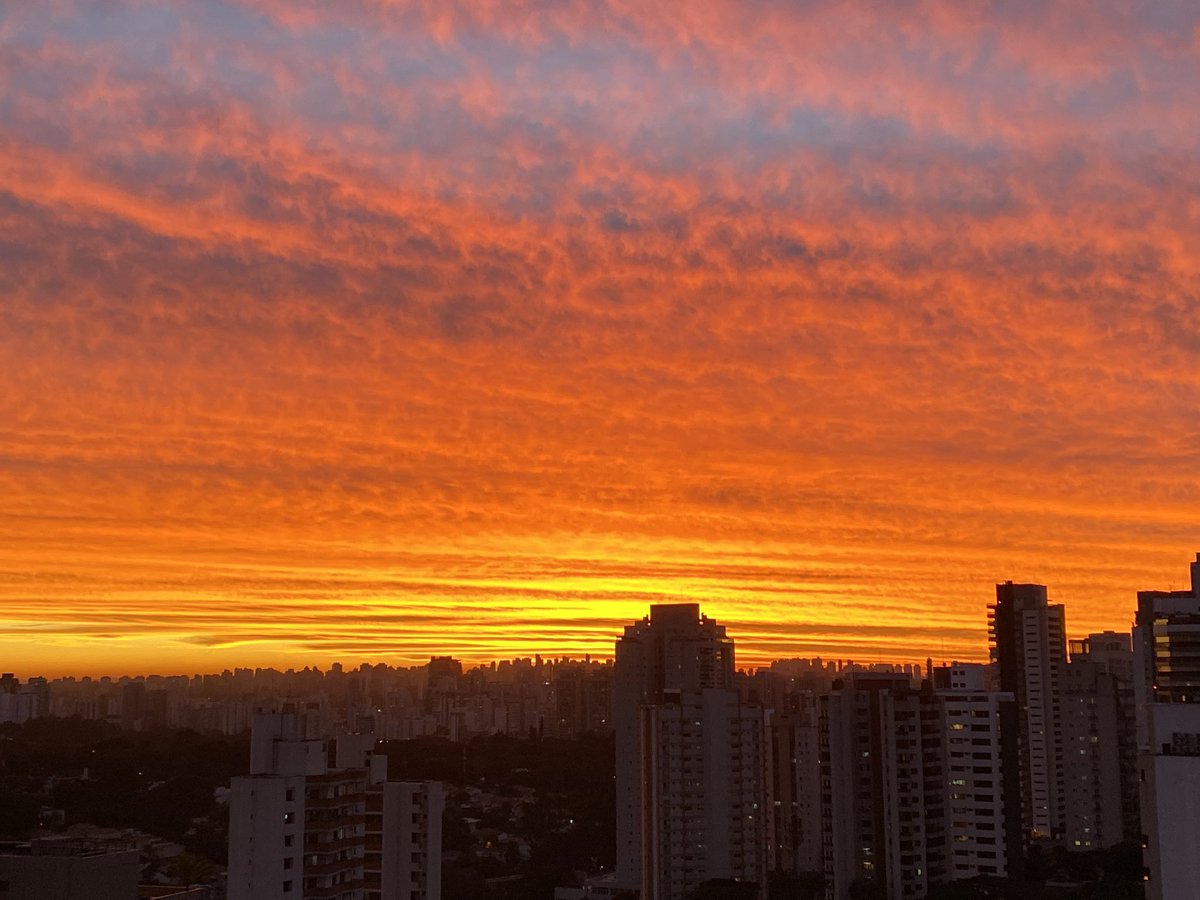 guivernini's tweet photo. Por do sol maravilhoso https://t.co/qKqMGeqe2O