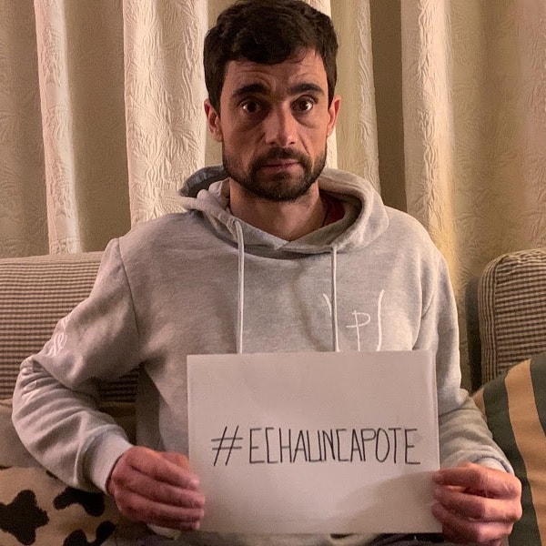 ElMuletazo's tweet photo. 🔴 Los toreros murcianos se unen a #EchaUnCapote para recaudar fondos y colaborar en la crisis del COVID-19.
La campaña “Echa un capote” se destinará a FESBAL (Federación Española de Bancos de Alimentos)
➡️ https://t.co/VBAJqj24FZ https://t.co/rCMekJozUP