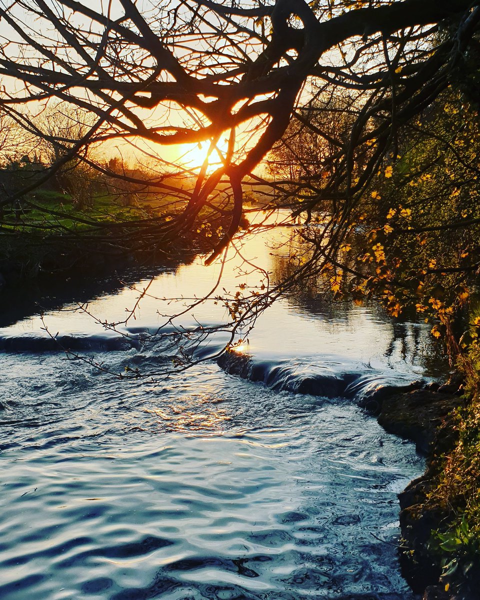 BannsidePharmcy's tweet photo. Sunset along the #Clady river this evening https://t.co/qRwXd8KYVM