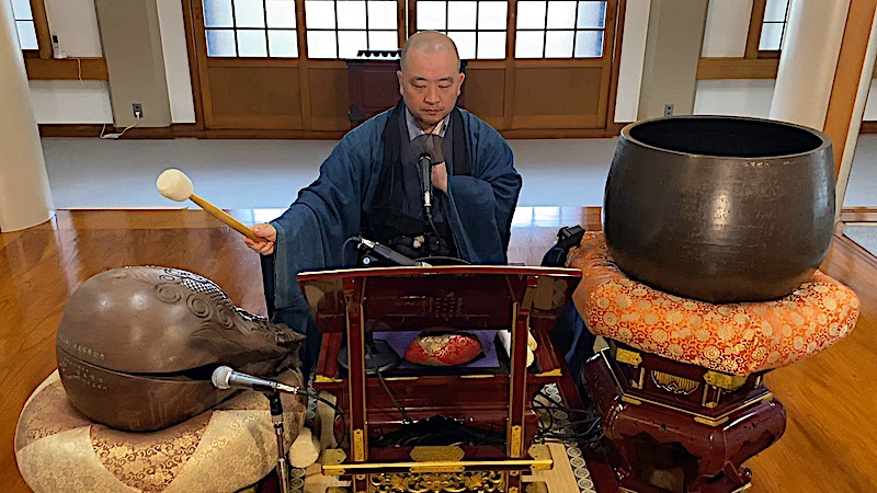 Japanese Buddhist Monk Covers Ramones’ "Teenage Lobotomy," "Queen’s "We Will Rock You," Beatles’ "Yellow Submarine" &amp; More 

openculture.com/?p=1076129