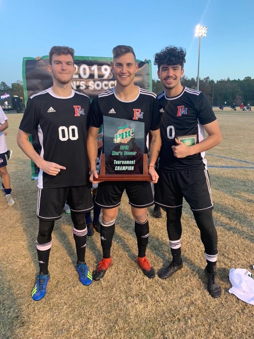 Happy #InternationalGoalkeeperDay to these three outstanding goalkeepers!
Who held school-record with 11 shutouts last season! #SwampEm