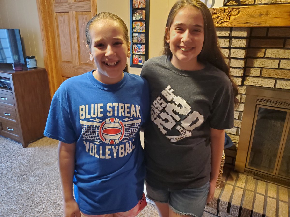 PrincipalBruner's tweet photo. Lake Elementary students are showing their LAKE PRIDE from home. We miss you! #greatatlake https://t.co/AVDgg8nYFF
