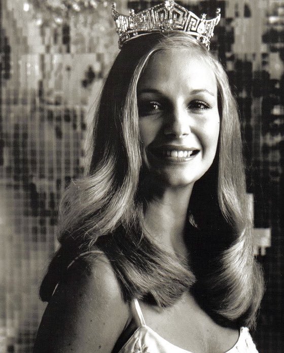 MissAmericaCO's tweet photo. Happy Birthday to Miss Colorado 1973 AND @MissAmerica 1974, Rebecca King Dreman! Rebecca convinced the competition to award points for the interview portion. She went on the complete a law degree at @UofDenver. She is a melanoma cancer survivor and advocate for sun safety. 💪🏻👏 https://t.co/F8TvTFE3HO