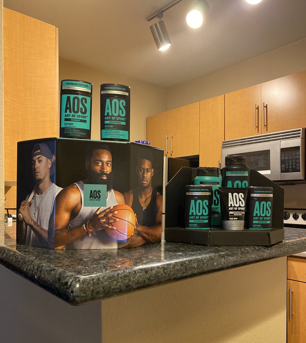 Travonne's tweet photo. Art of Sport keeps me fresh, energized, and clean from head to toe. Art of Sport is now available at Target. #AOSPartner #ArtofSport #HustleHardStayFresh #ad https://t.co/Z27zbrsHyB