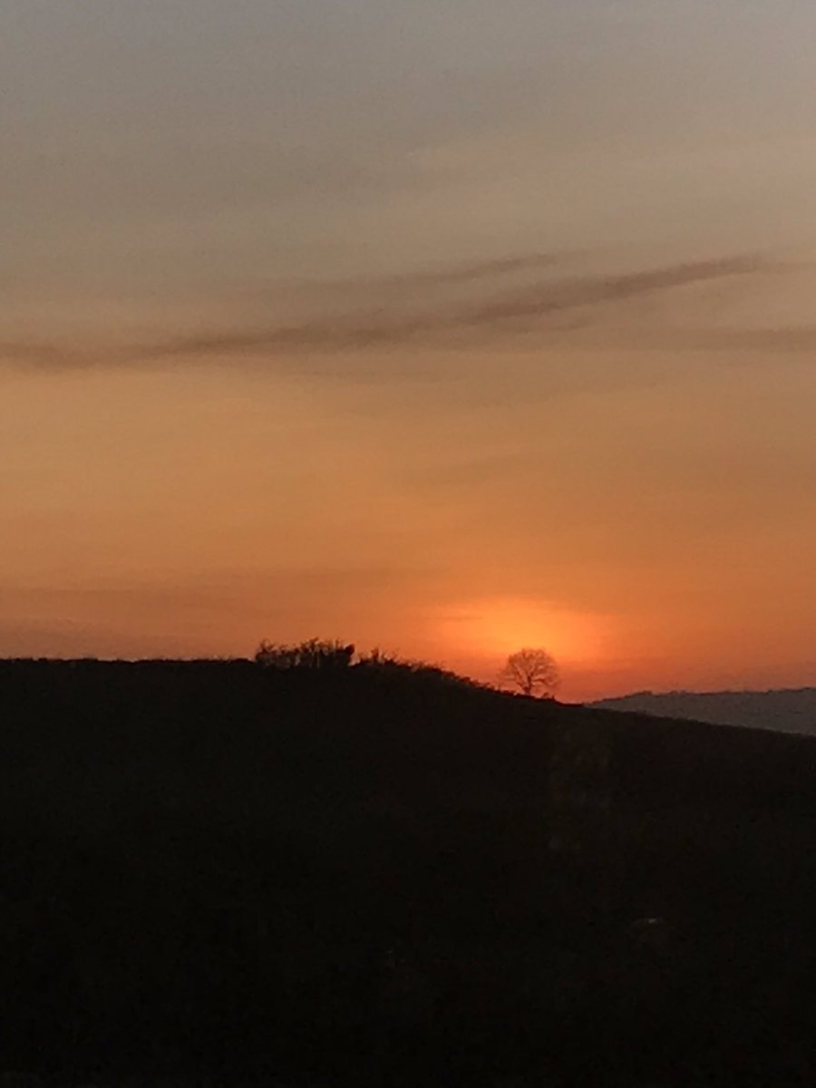 Claclee's tweet image. Sunset tonight at Dorsey, Co Armagh 🌅💛🧡
@barrabest 
@angie_weather 
@WeatherCee 
@newslineweather