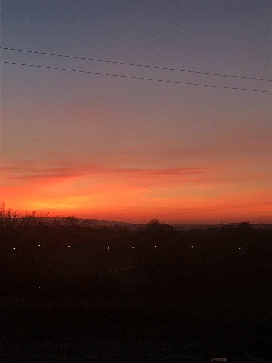 Claclee's tweet image. Sunset tonight at Dorsey, Co Armagh 🌅💛🧡
@barrabest 
@angie_weather 
@WeatherCee 
@newslineweather