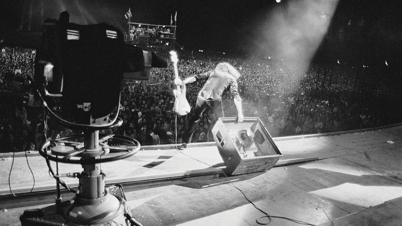 Good Night 
Happy birthday to the master.. 
Mr. RITCHIE BLACKMORE 