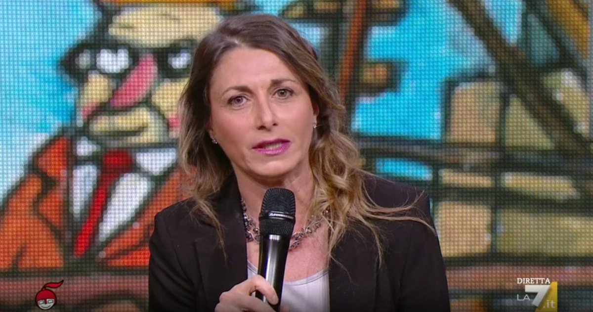 diMartedi's tweet photo. #DelSanto su #covid19: "Gli imprenditori in Italia sono aiutati con la sospensione del versamento dei contributi e con i prestiti garantiti dallo Stato, anche se bisogna fare attenzione perché sono debiti da rimborsare" #dimartedì https://t.co/bhPeWbq5Us