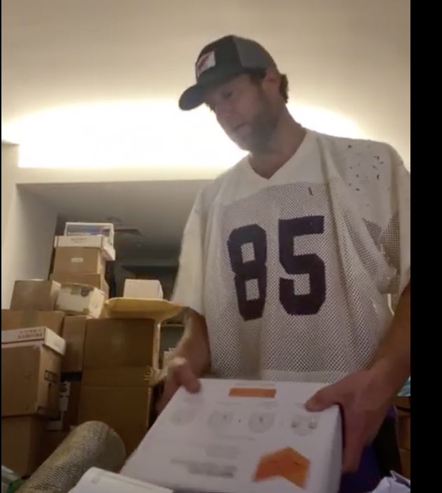 curtisunrau's tweet photo. @stoolpresidente #UNBOXINGIX Stats

Total Packages: 308
Length of Stream: 3:29:29
Packages per 60: 88.25
Value: ~11,064.77
Value per package: ~35.92

Larry Bird Starting Lineup: $17.99
Kyle Busch Helmet:$149.95
Night Vision Goggles: $129.99

Lets make tonight a good one https://t.co/4N3JCQH7hd