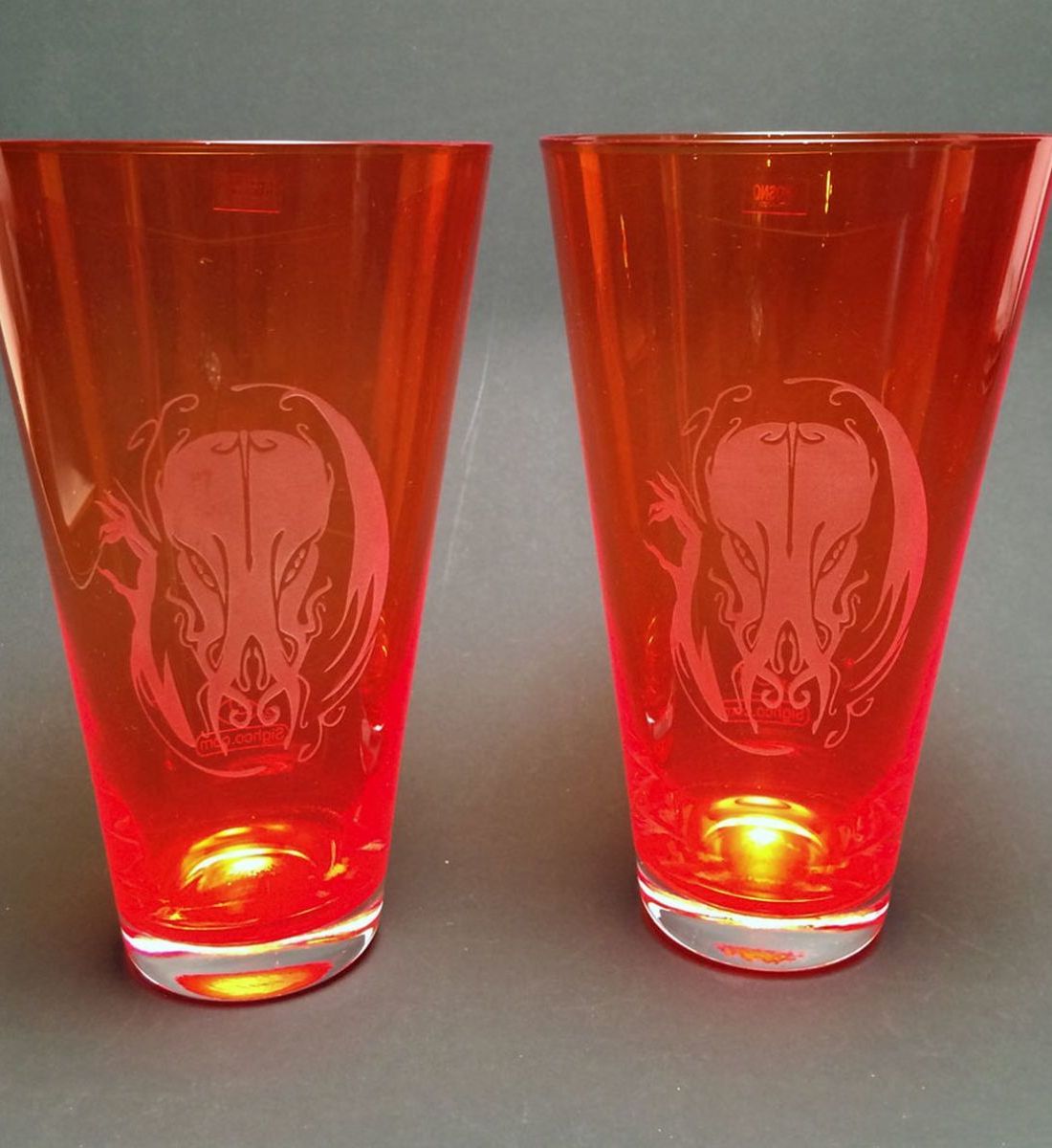 ArkhamBazaar's tweet image. It's Five O'Clock Somewhere! Refresh your barware, stroll down memory late with Blast from the Past Tees at Arkham Bazaar - mailchi.mp/676a5b871c3f/p…