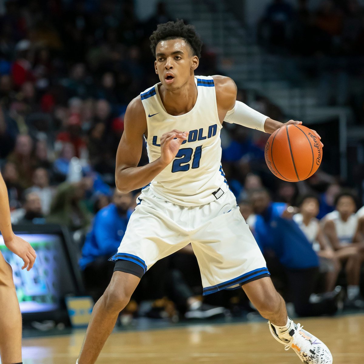 TheRealObaro's tweet image. Gatorade Player of the year,2020 and first ever to win as a sophomore!
#EmoniBates #nba #NBATogetherLive #NBATwitter #NBATogether #COVID19 #CovidNGR #StayHome