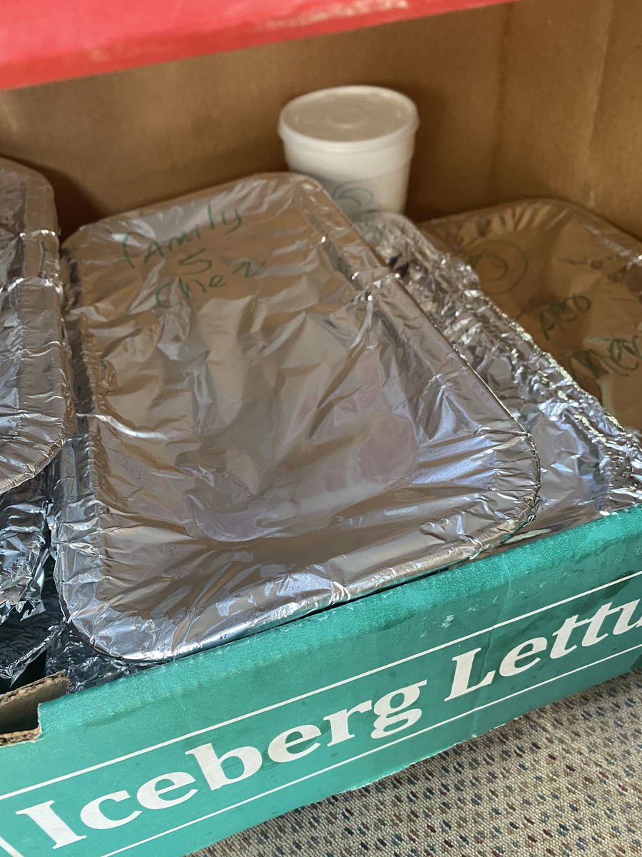 BBMPROGRAM's tweet photo. Another Taco Tuesday helping families of @SCSK12Unified THANK YOU @RidgewayELC @TMobile @eastmemphispizzasubs @DocPayne24 @AllHailSupreme https://t.co/1YBZpocab8
