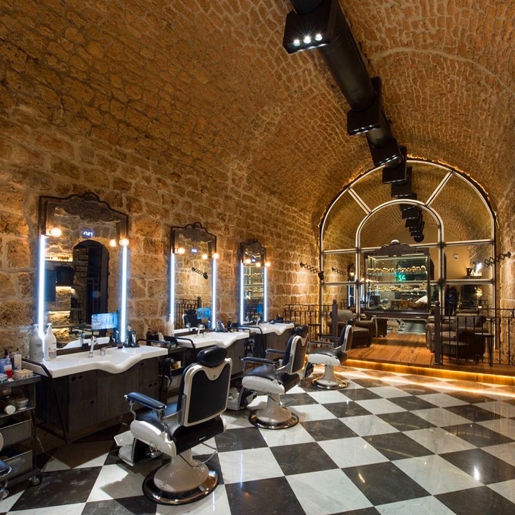 BachirNader's tweet photo. Plush leather chairs, black and white marble checker flooring, customized vanities with mirror TVs, steel shelves with collection of vintage books and the place architecture kept on holding a timeless appeal of its own. 

𝙋𝙝𝙞𝙡 &amp; 𝙅𝙤𝙚 𝘽𝙖𝙧𝙗𝙚𝙧𝙨𝙝𝙤𝙥 • #interiordesign https://t.co/21ktQwzeoE