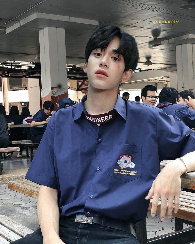 eeunpriki's tweet photo. พี่ว้ากวิดวะ มข ปีนี้แลงจังอ่ะ หล่อไม่ไหว ว่าแต่ทำไมนั่งท่าเดียวกันเลยคะ #NCTfanedit https://t.co/Rl2qBqmdkp
