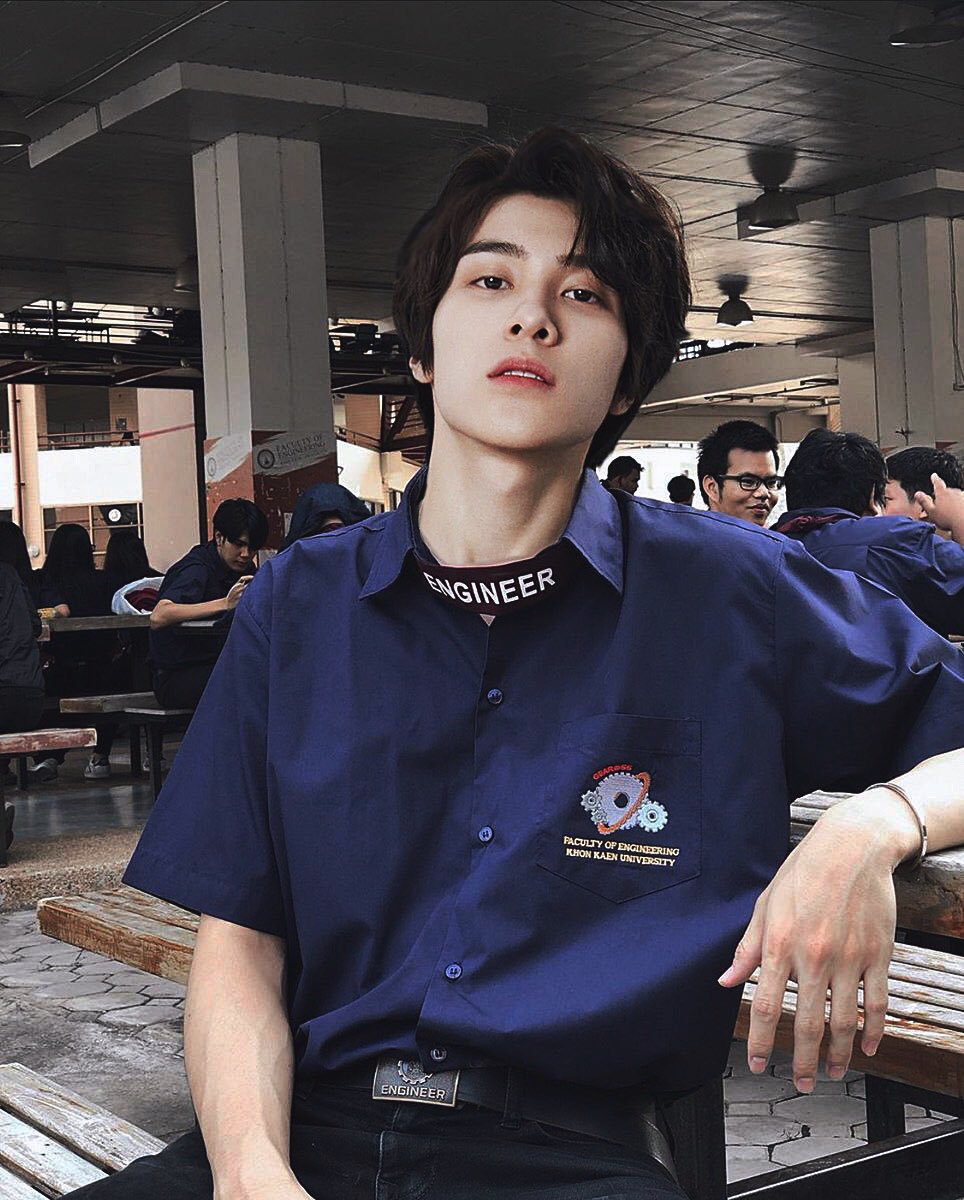 eeunpriki's tweet photo. พี่ว้ากวิดวะ มข ปีนี้แลงจังอ่ะ หล่อไม่ไหว ว่าแต่ทำไมนั่งท่าเดียวกันเลยคะ #NCTfanedit https://t.co/Rl2qBqmdkp