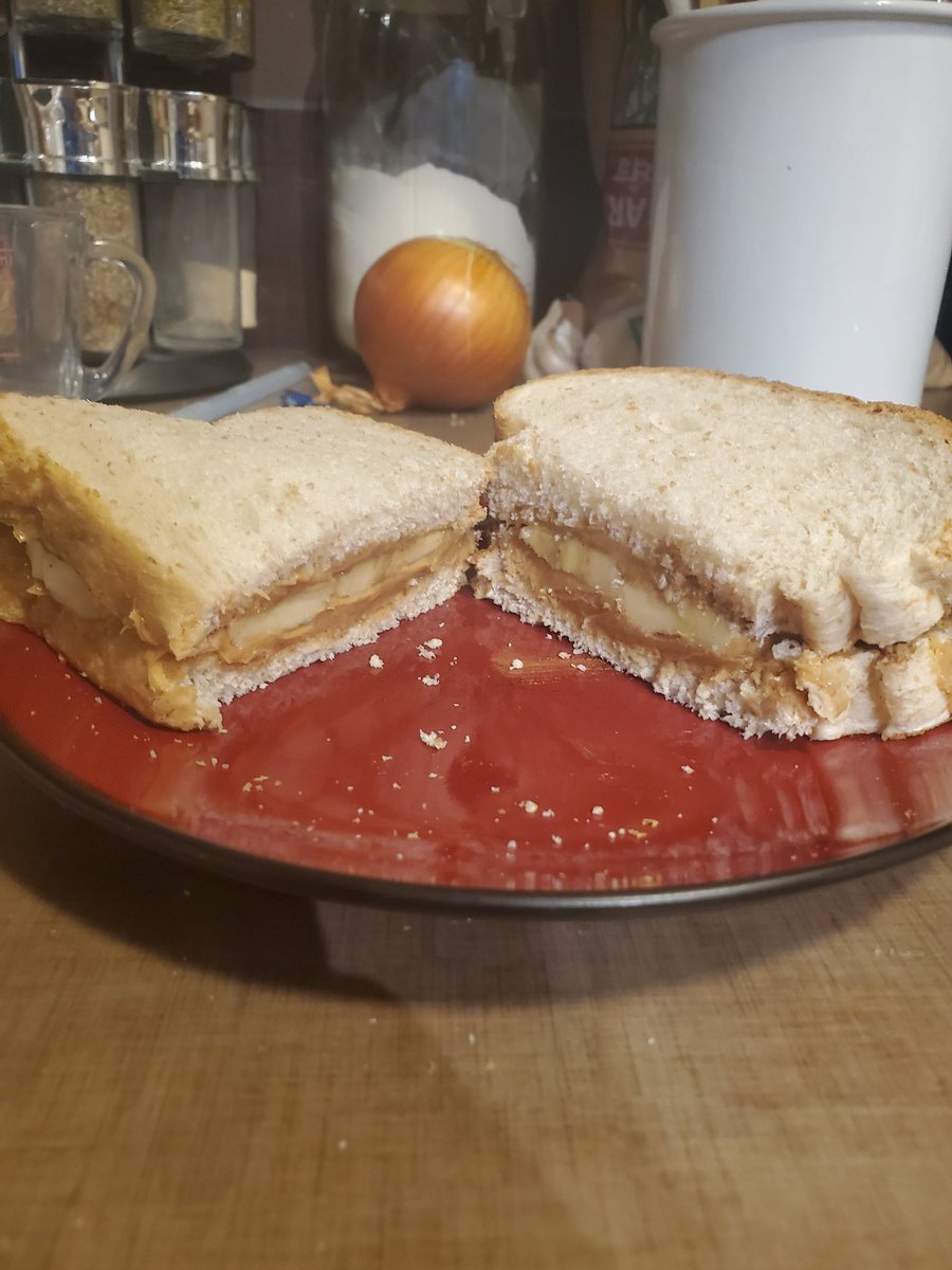 boss_eats's tweet photo. Another one of my fave comfort foods 🥰😜 . Anyone else love peanut butter and banana?
#comfortfood #peanutbutter #peanutbutterbanana #sandwich #banana #cinnamon #comfort #freetherapy #videogames #gaming #food #eats #bossbattle #cuisine #eating #eat #gamestagram #playstation https://t.co/tfhaQ7RwFm