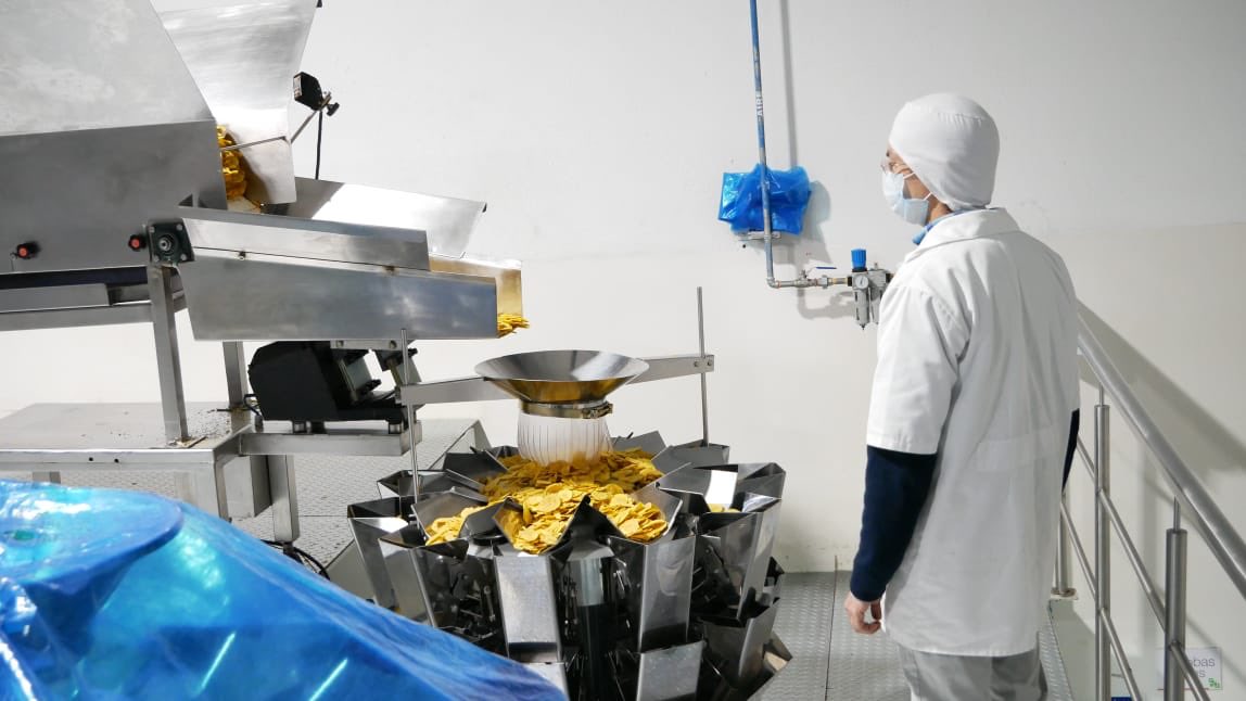 Produccion_Ecu's tweet photo. El recorrido continuó con la visita a #Inalproces, empresa que no solo provee de alimentos al Ecuador, sino también al mundo. Los mercados internacionales reciben las exportaciones ecuatorianas porque garantizan calidad y protección fitosanitaria. https://t.co/ozqHJglIEy