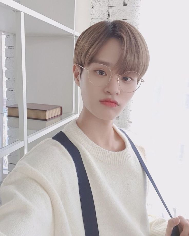 sba dumb messages as lee daehwi selcas: a thread