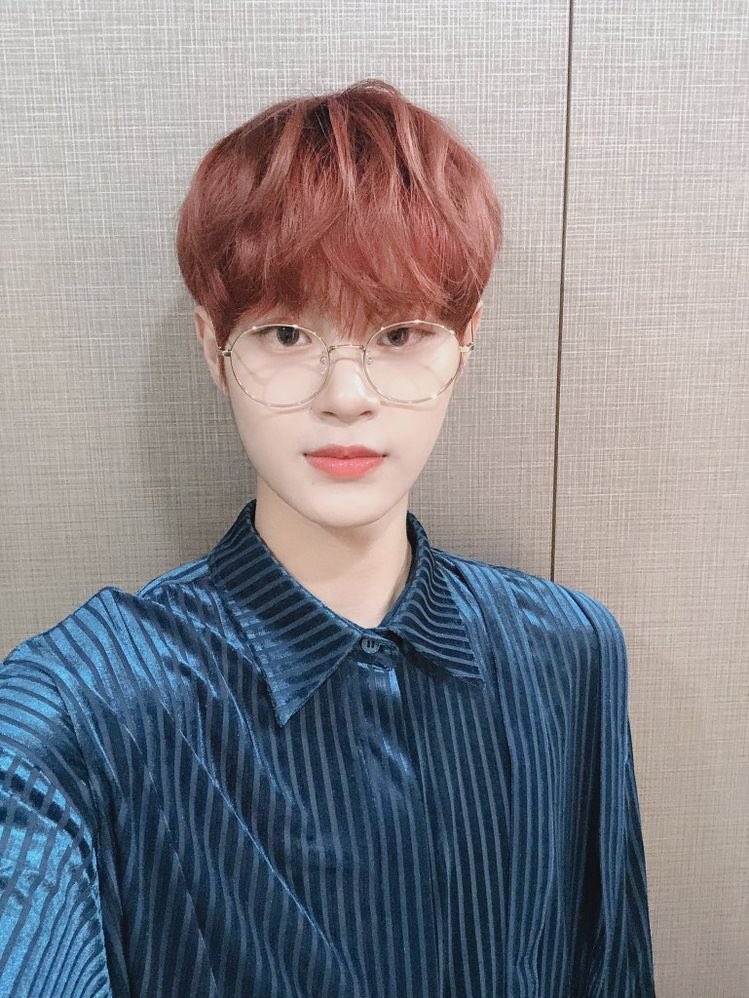 sba dumb messages as lee daehwi selcas: a thread