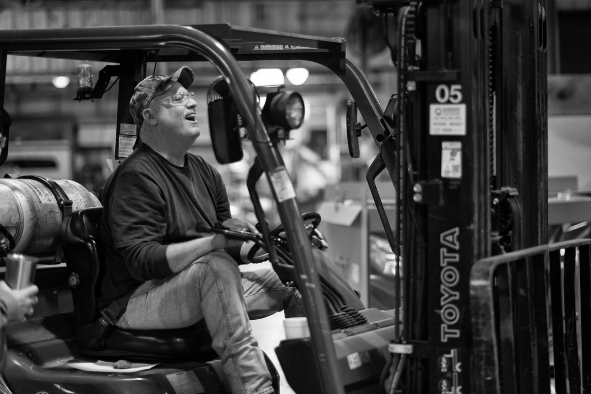 LynnTilton's tweet photo. It is the time to honor the #MakerOfThings. For those working in essential businesses, #ThankYou https://t.co/5k9JLyyDY9