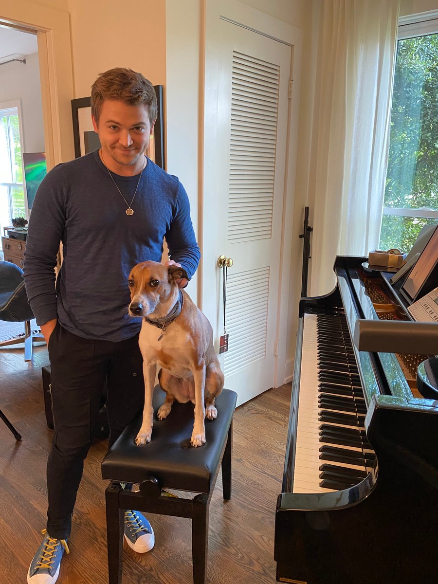 HunterHayes's tweet photo. Just me and my LAB buddy preppin for the LIVE stream TONIGHT! Join me - 7pmCT on @youtubemusic at https://t.co/rjxMFHoMKU! #StayHome #WithMe https://t.co/0y1VwVP0TL