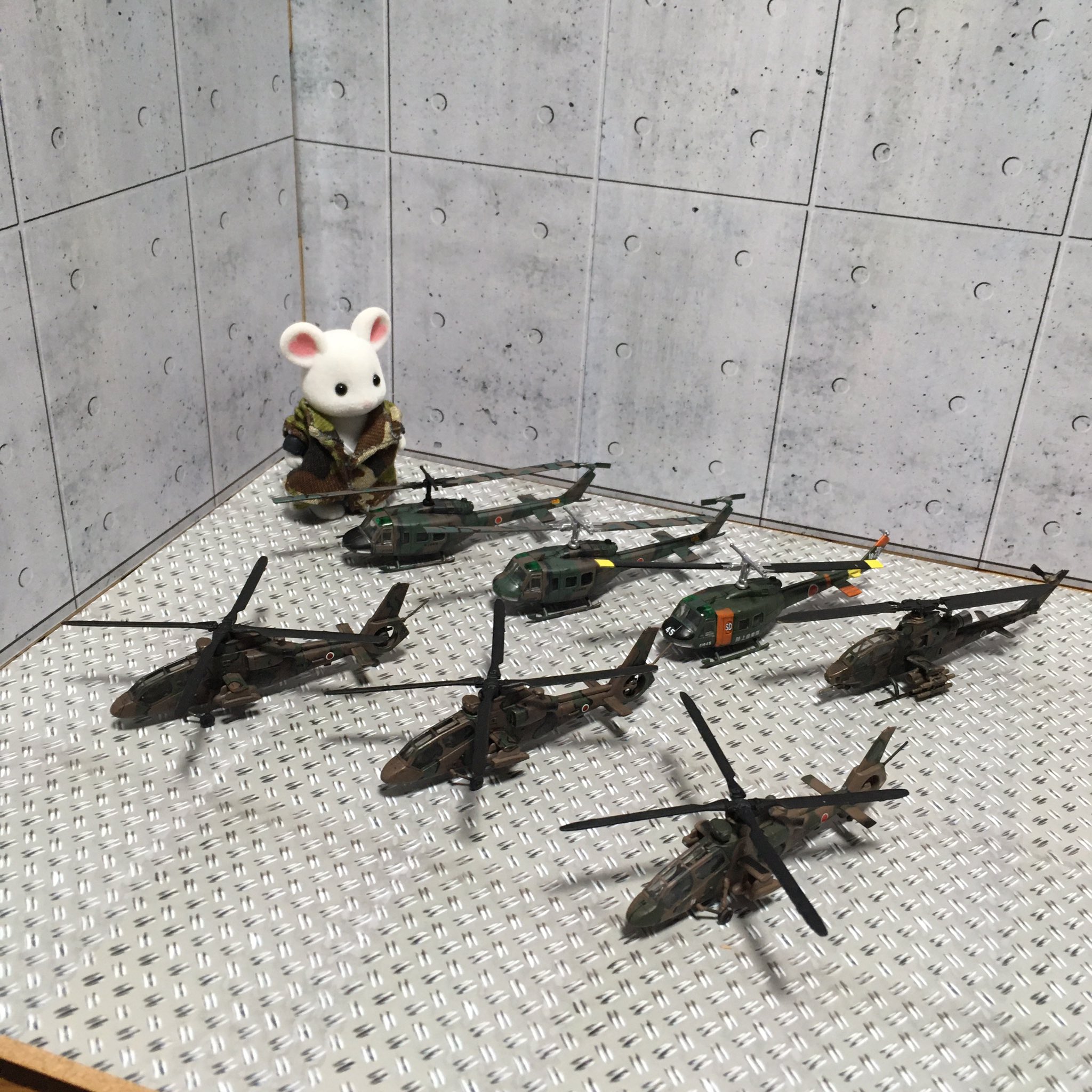 Crazy シルバニア シルバニア小隊には ヘリ配備されてんです 今更 海外の玩具は何かしらシルバニアサイズに適したやつが多い気がする シルバニア シルバニアファミリー Sylvanianfamilies ヘリコプターの日 T Co Lvd9oticjw Twitter