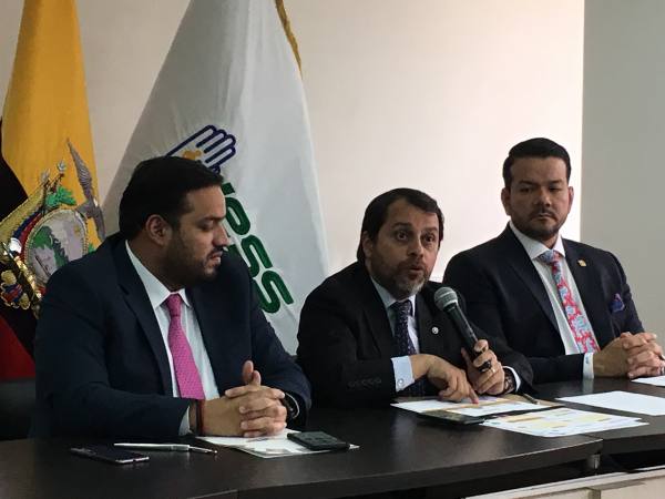 eluniversocom's tweet photo. Cuatro federaciones productivas piden a Lenín Moreno aceptar renuncia de Paúl Granda. ► https://t.co/348c3s3LIn https://t.co/wtV6ipSv4a
