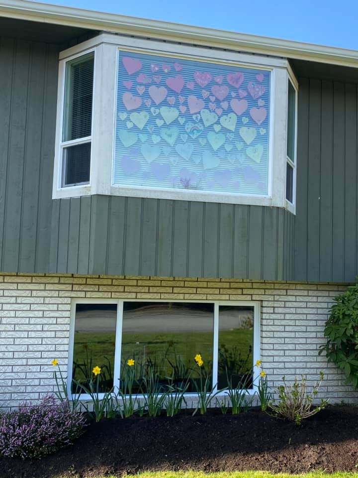ShopMeadowtown's tweet photo. We love seeing your heartfelt displays, Pitt Meadows! These beautiful hearts in doors and windows across the city, like this display by Meagan Nelson, are designed to be a sign of support and inspire hope. Thanks to the city for sharing this initiative❤️ #sharepittmeadows https://t.co/fctVSNarUR