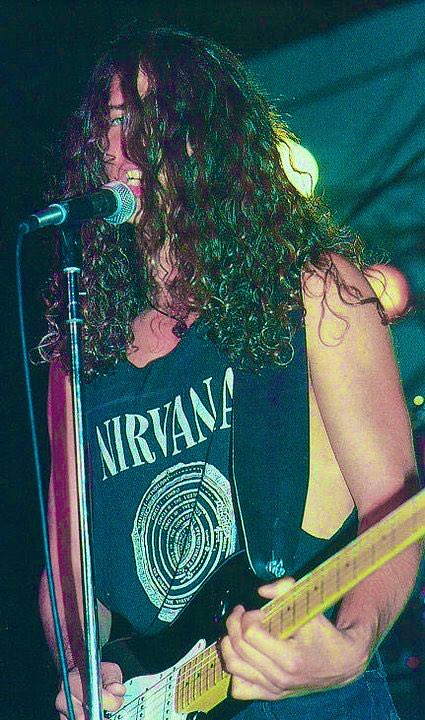 NirvanaRare's tweet photo. Chris Cornell wearing a Nirvana t-shirt https://t.co/LFEYpwASsc