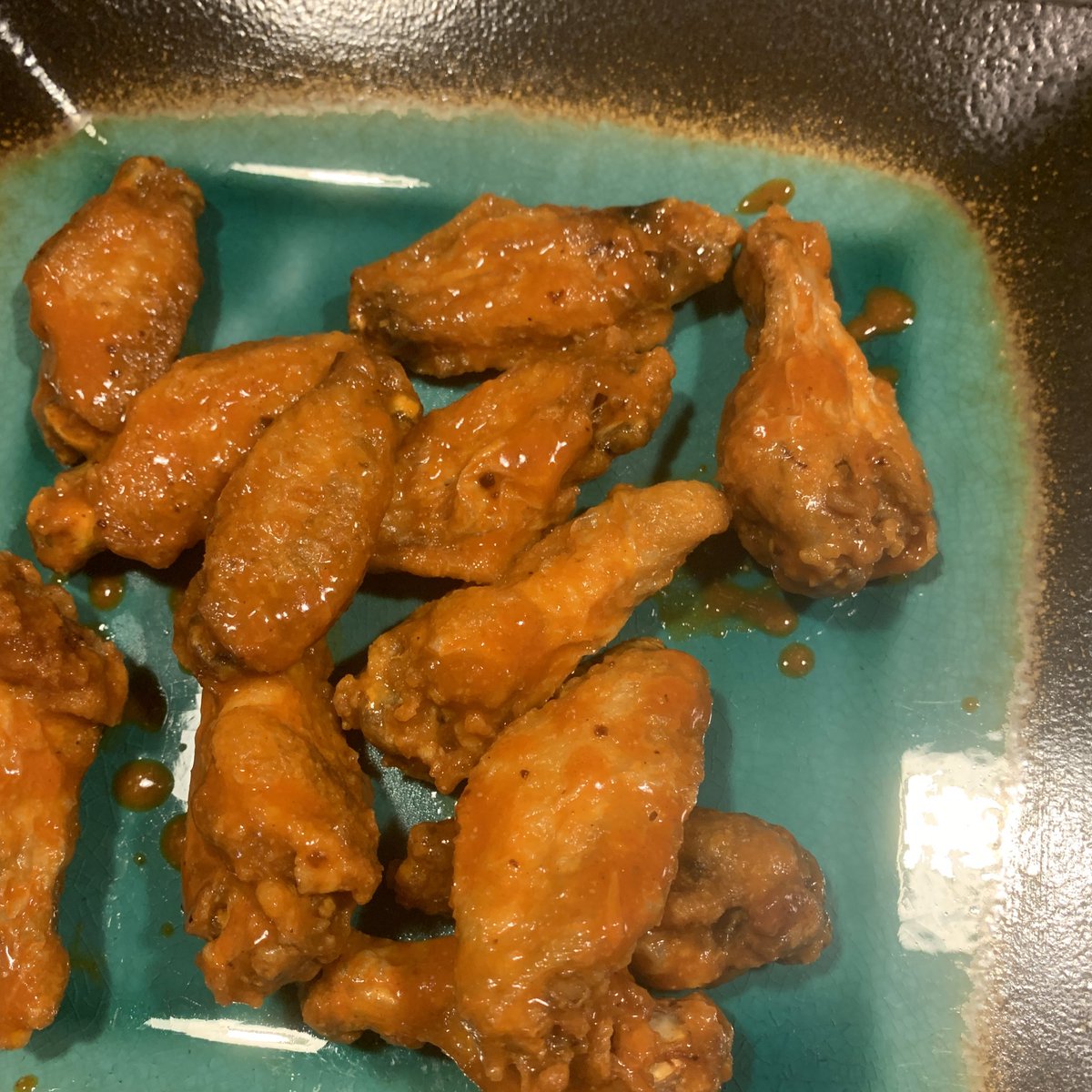 lasrtafrancis's tweet photo. So this was dinner, not a snack, but it still seemed worth sharing 😍 #bestwings #ShareVCS #lipsonfire https://t.co/UPJFWv2uO1