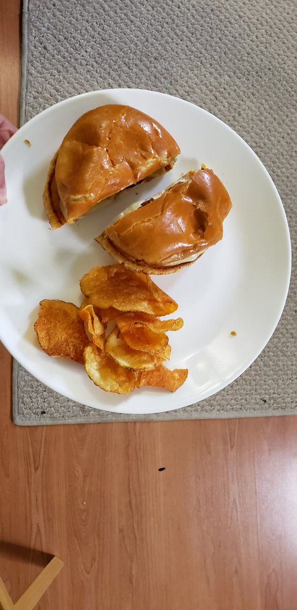 joewillen's tweet photo. Hey, @TheGATakeout, we decided to #keepitlocal tonight and ordered carryout from @blindbobs. Best grilled chicken breast sandwich in Dayton, OH!

@EmmalyneTweets
@danielfarris823
@juststopjillian

#TheGreatAmericanTakeout #Shift4Sweepstakes https://t.co/wm53LYzvvL