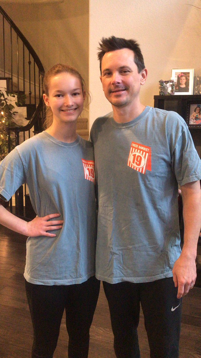 Melanie29552474's tweet photo. Twinning Tuesday! Love to spread spirit! #cheerdad #CoppellHigh @CheerCoppell #CISDTogetherAtHome #CHSHome https://t.co/SvMvlZo3CG