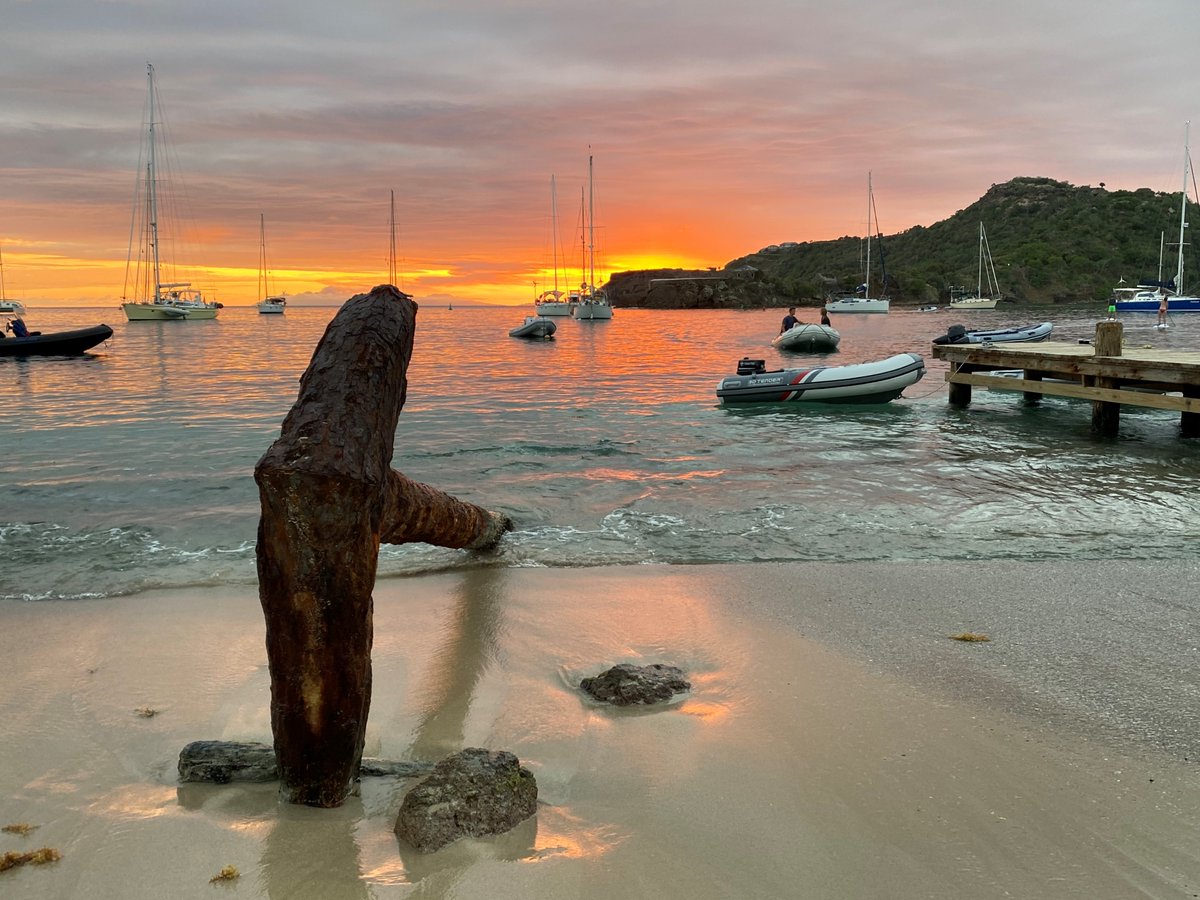 The beaches of Antigua sparkle for an ultimate romantic getaway, offering a dazzling array of picture-perfect sunsets.

#Antigua #Sunset #CaribbeanSea #Seawolf #SeawolfExpeditionYacht #YachtDestinations #YachtLifestyle #SunsetofTheDay