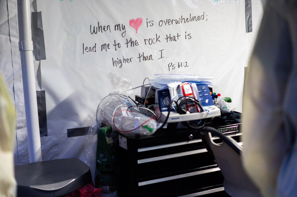 Franklin_Graham's tweet image. The work at our @SamaritansPurse Emergency Field Hospitals in Italy and New York City continues, with our medical personnel seeing over 300 patients since opening. Please lift up these men and women in prayer as they serve all of our patients in #JesusName. #COVID19